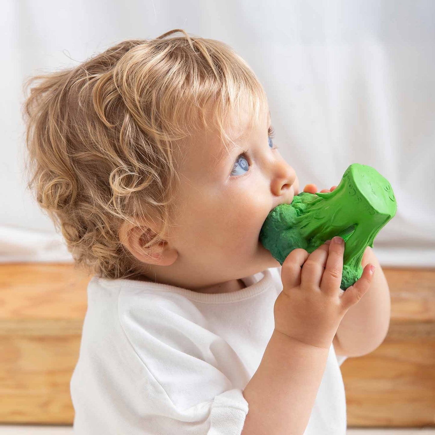 Oli&Carol Organic Rubber Teether - Broccoli
