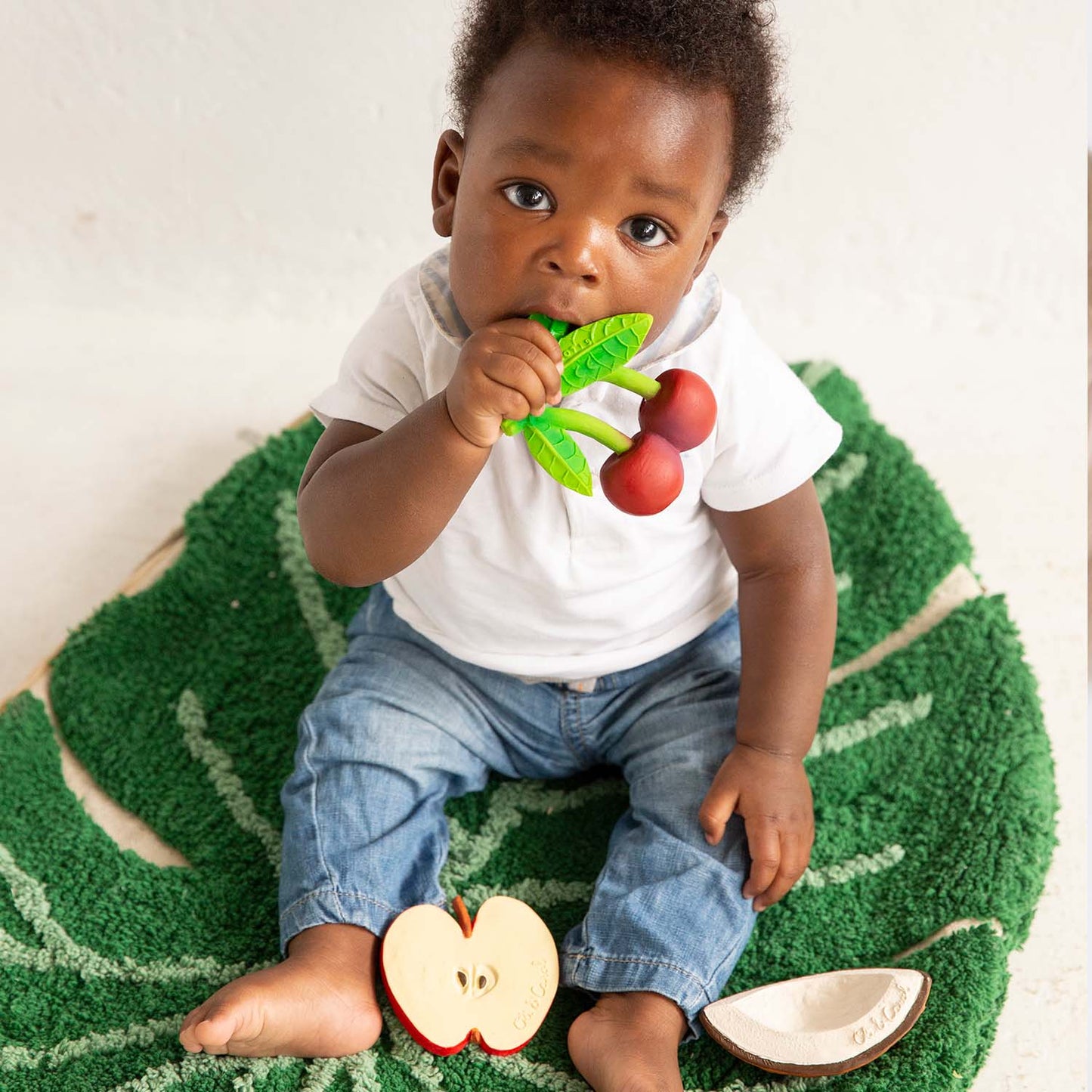 Oli&Carol Organic Rubber Teether - Cherry