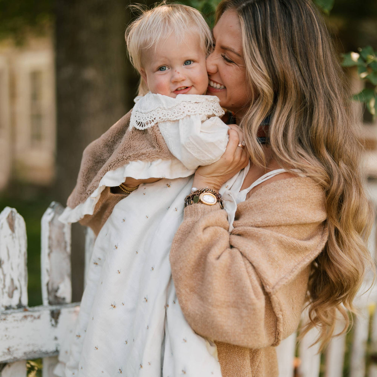 Brie Matthews Muslin/Lush - Bee
