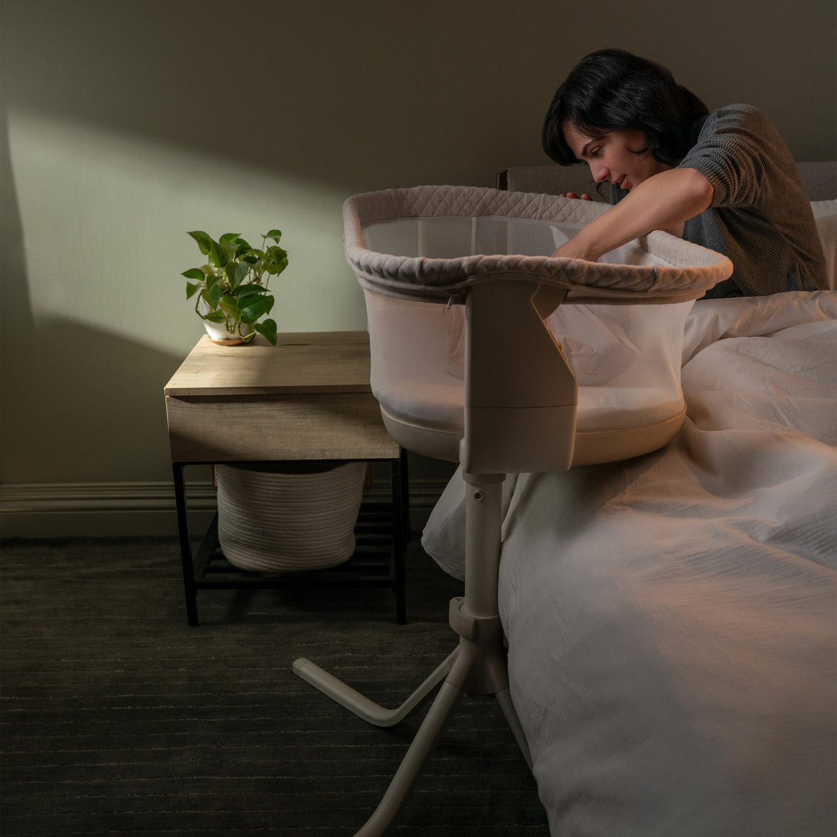 HALO BassiNest 4.0 Air bedside bassinet