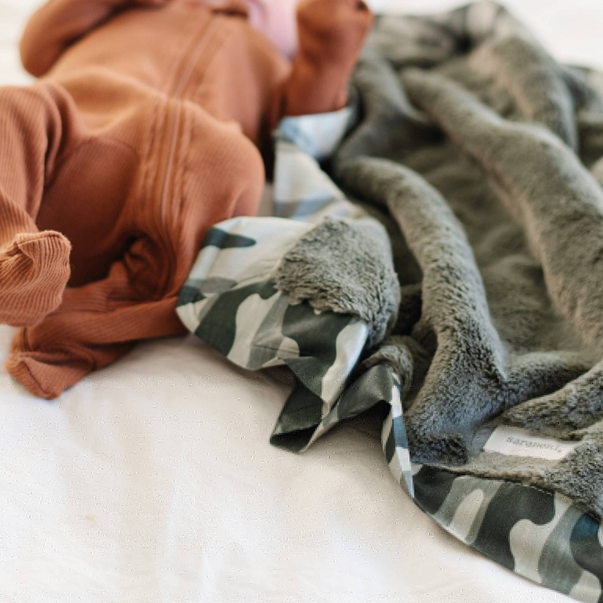 Satin Back Receiving - Camo