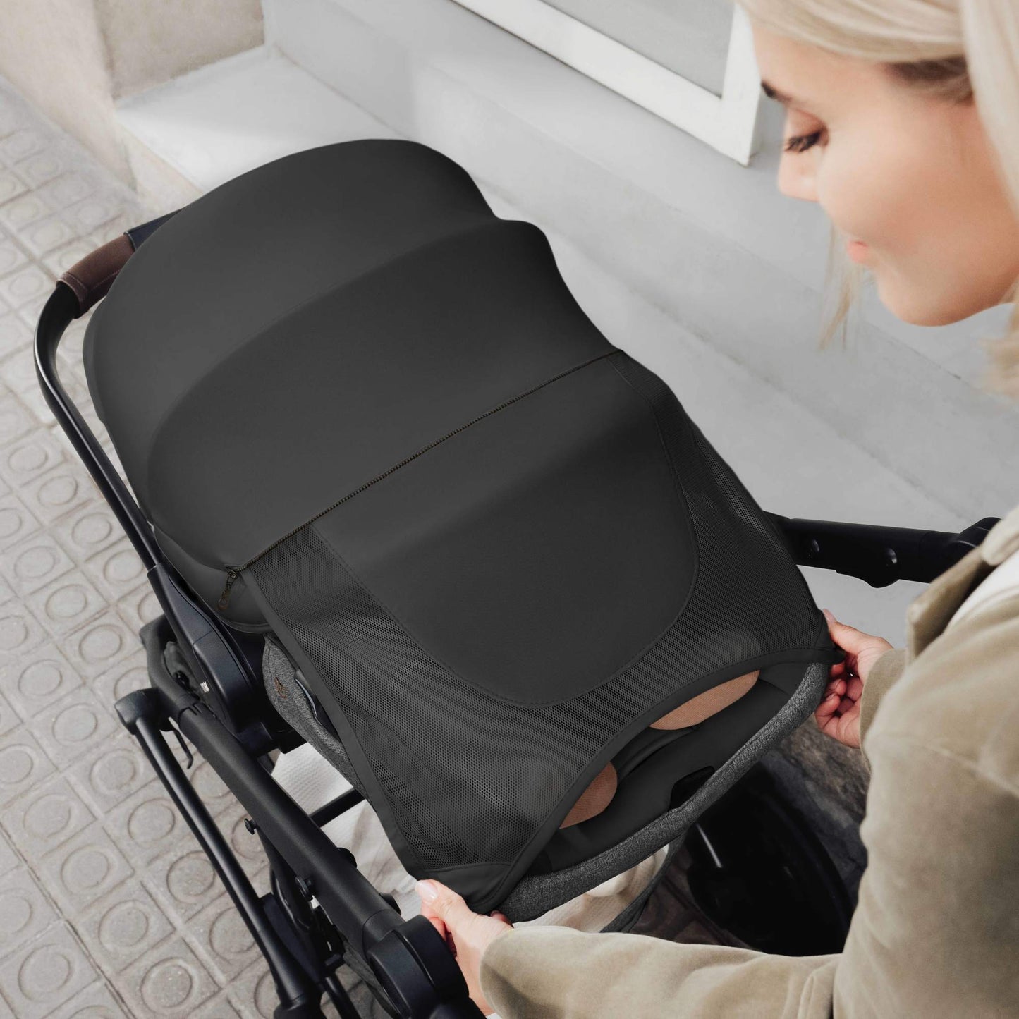 Romer Juni Infant Car Seat + Tura Stroller Travel System