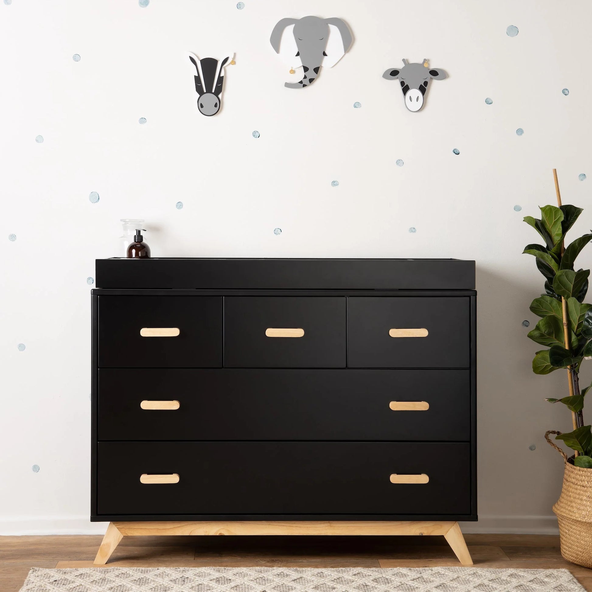 dadada Soho 2.0 5-Drawer Dresser Black / Natural dadada Soho 2.0 5-Drawer Dresser Black / Natural